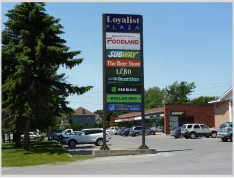 Loyalist Plaza Sale portefeuille de 5 biens à vendre sur LoopNet.fr - Photo principale – Image 1 sur 2