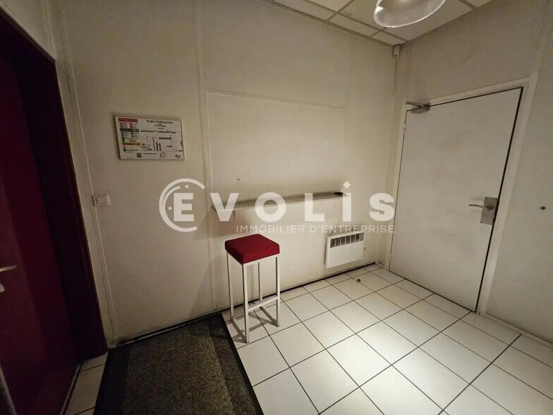 Local d’activités dans Vitry-sur-Seine à louer - Photo de l’immeuble – Image 3 sur 18