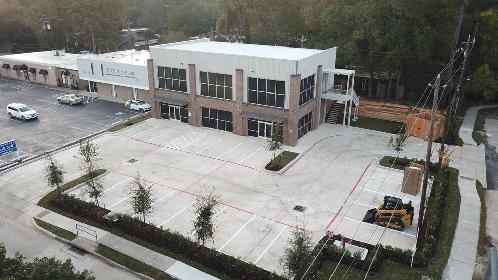 8399 Westview Dr, Houston, TX à louer - Photo de l’immeuble – Image 3 sur 9
