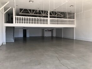 446 S La Brea Ave, Los Angeles, CA à vendre Photo intérieure– Image 1 sur 2