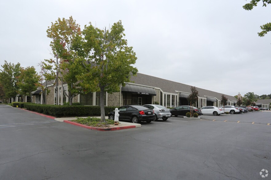 151 Kalmus Dr, Costa Mesa, CA à louer - Photo principale – Image 1 sur 5
