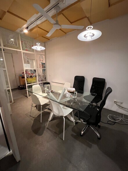Immeuble residentiel dans Madrid, Madrid à vendre - Photo de l’immeuble – Image 2 sur 8