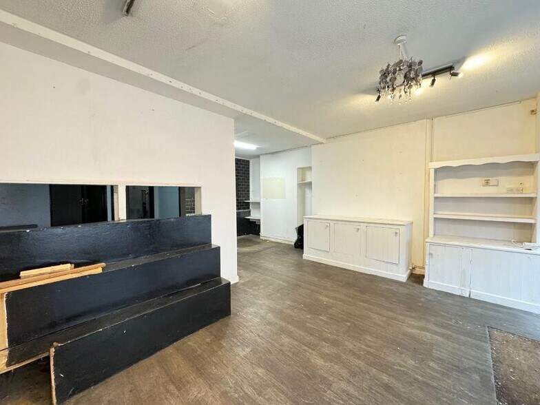 25 Commercial St, Tredegar à vendre - Photo de l’immeuble – Image 3 sur 18