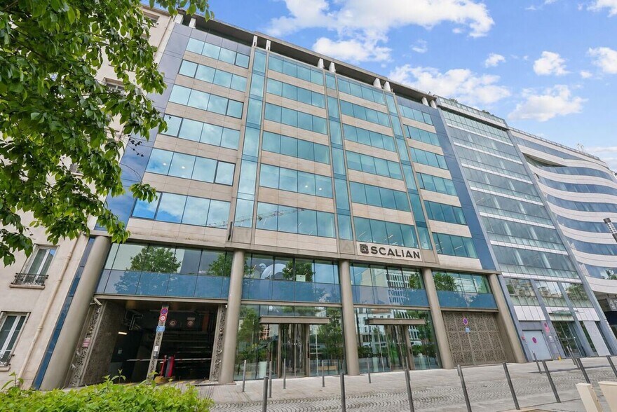 127 Avenue Charles De Gaulle, Neuilly-sur-Seine à louer - Photo de l’immeuble – Image 2 sur 21