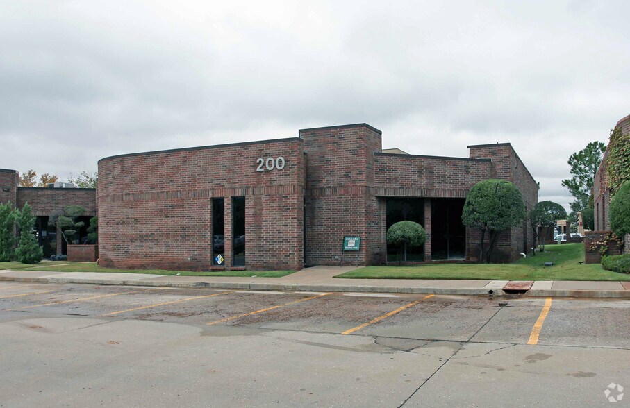 13301 N Meridian Ave, Oklahoma City, OK à louer - Photo de l’immeuble – Image 2 sur 4