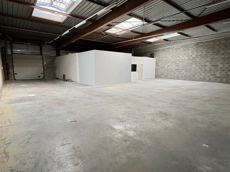 Bureau dans Bron à louer - Photo intérieure – Image 2 sur 12