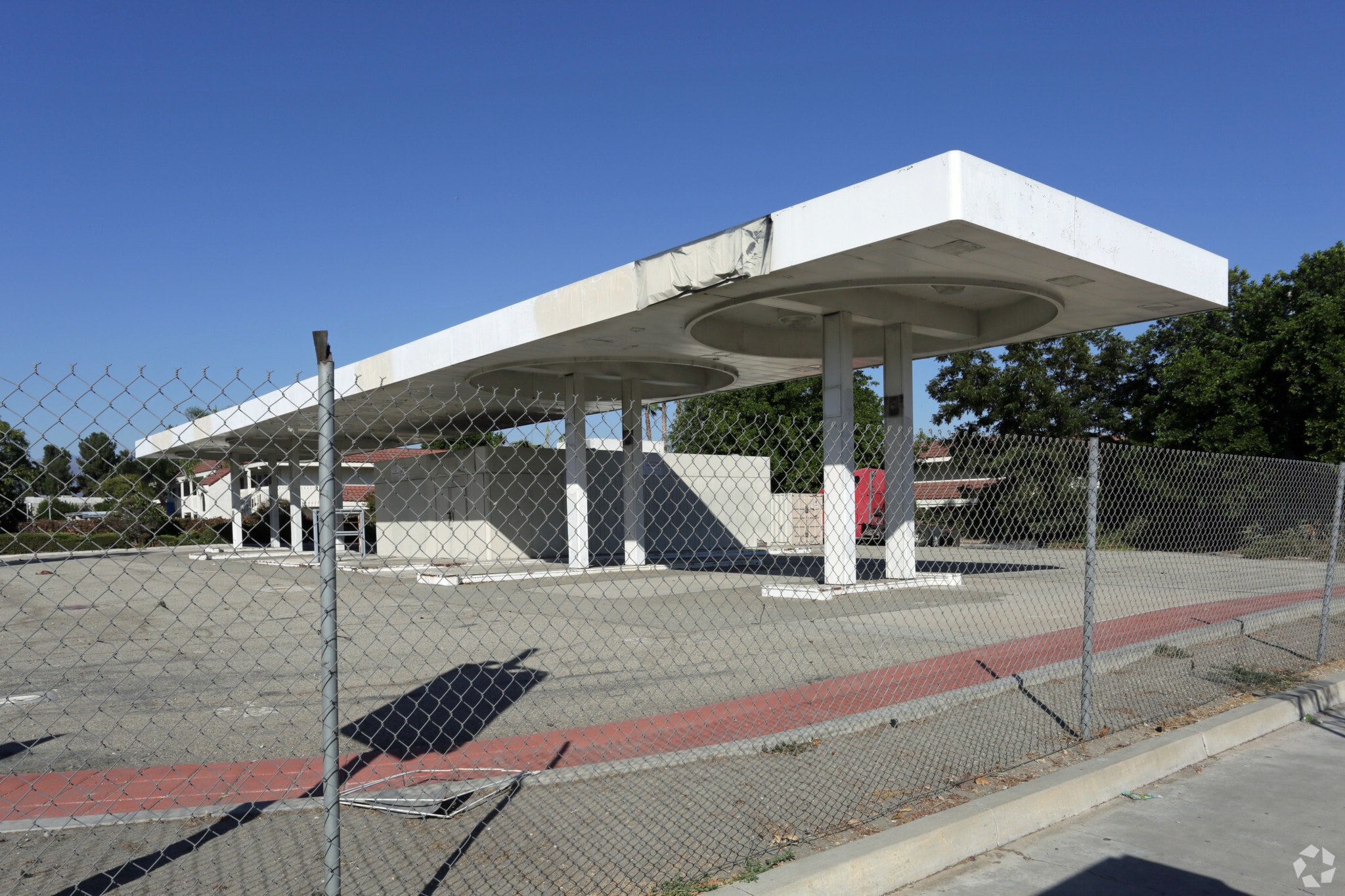2498 S Garey Ave, Pomona, CA à vendre Photo principale– Image 1 sur 4