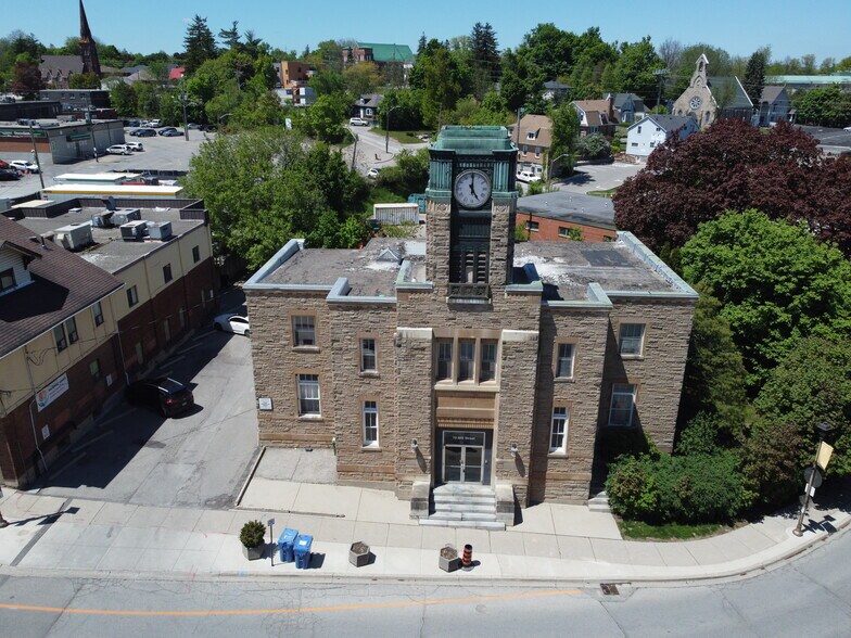 70 Mill St, Halton Hills, ON à vendre - Photo de l’immeuble – Image 2 sur 20