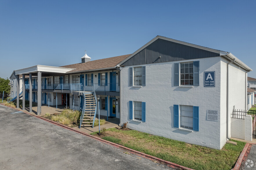 2718 Sherman St, Grand Prairie, TX à vendre - Photo principale – Image 1 sur 32