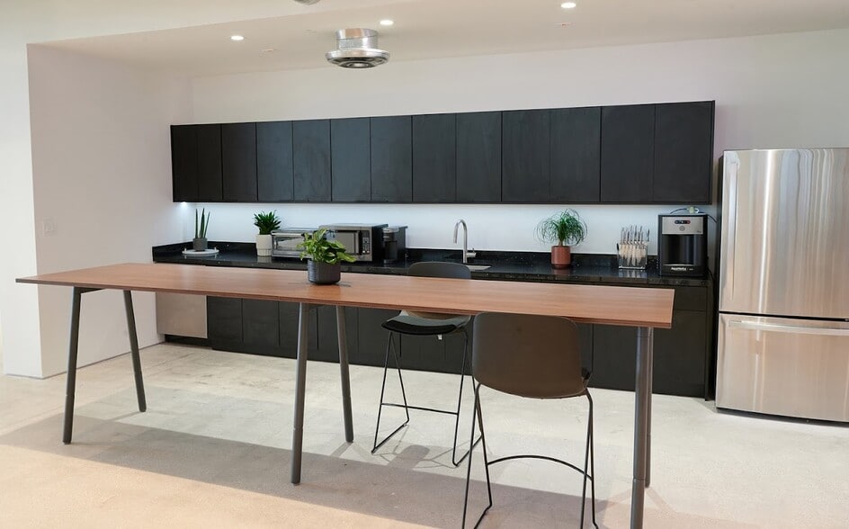 222 NW 24th St, Miami, FL à louer - Photo intérieure – Image 3 sur 21