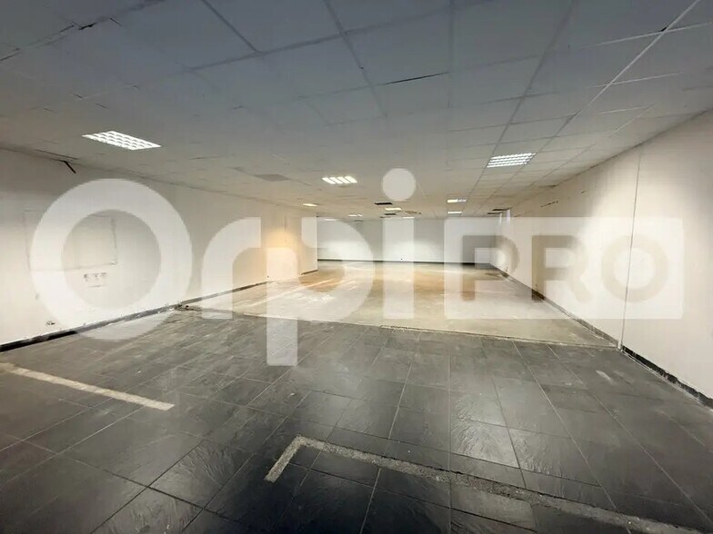 Local d'activités dans Montivilliers à vendre - Photo intérieure – Image 2 sur 12