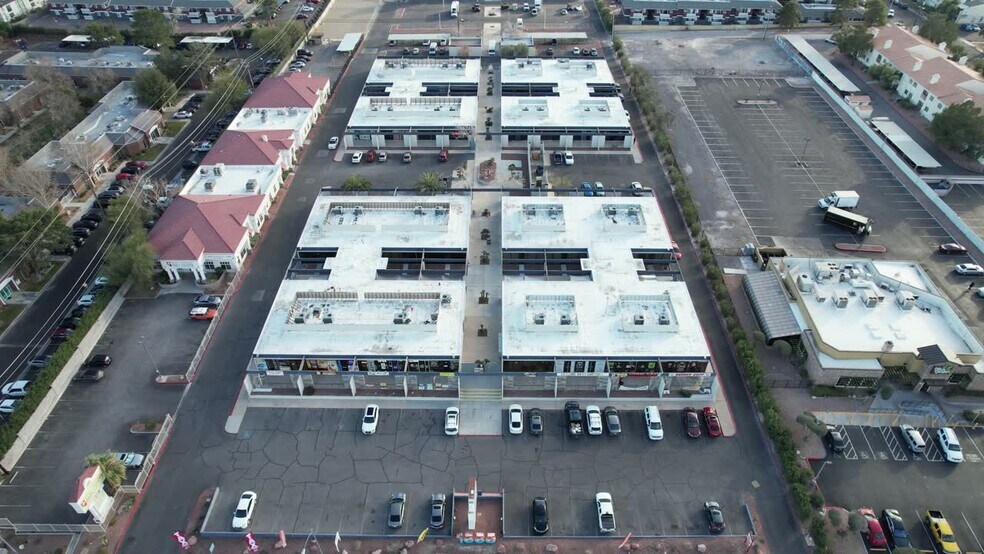 1555 E Flamingo Rd, Las Vegas, NV à louer - Vidéo sur l’annonce professionnelle – Image 2 sur 13