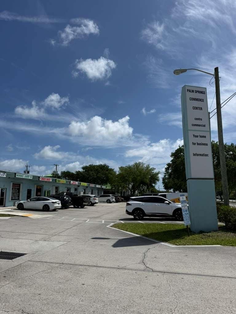 3273-3289 Lake Worth Rd, Palm Springs, FL à louer Photo intérieure– Image 1 sur 4
