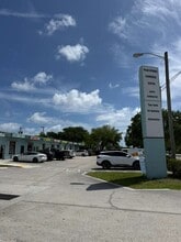 3273-3289 Lake Worth Rd, Palm Springs, FL à louer Photo intérieure– Image 1 sur 4