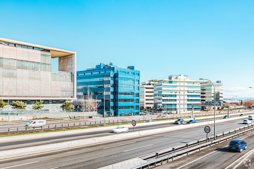 Avenida Sur de Barajas, 16, Madrid, Madrid à louer - Photo de l’immeuble – Image 3 sur 4