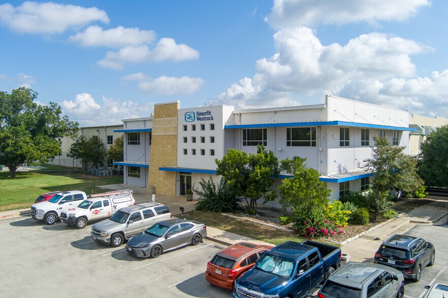 10600 Fischer Rd, Von Ormy, TX à vendre - Photo de l’immeuble – Image 2 sur 5