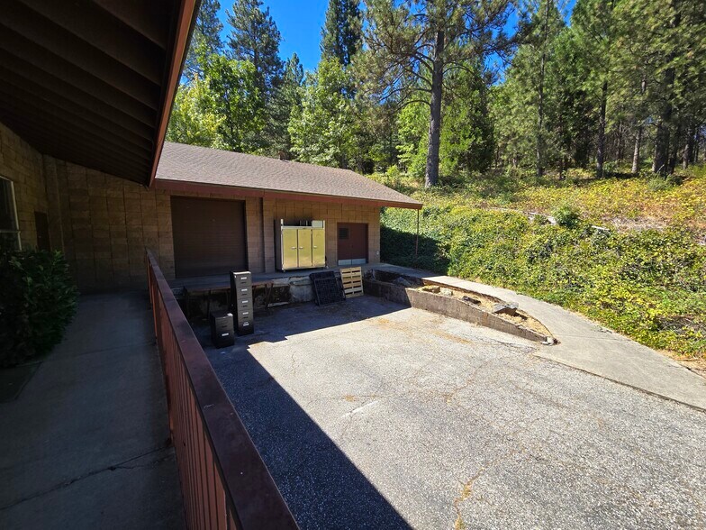 13034 Bitney Springs Rd, Nevada City, CA à louer - Photo de l’immeuble – Image 2 sur 15