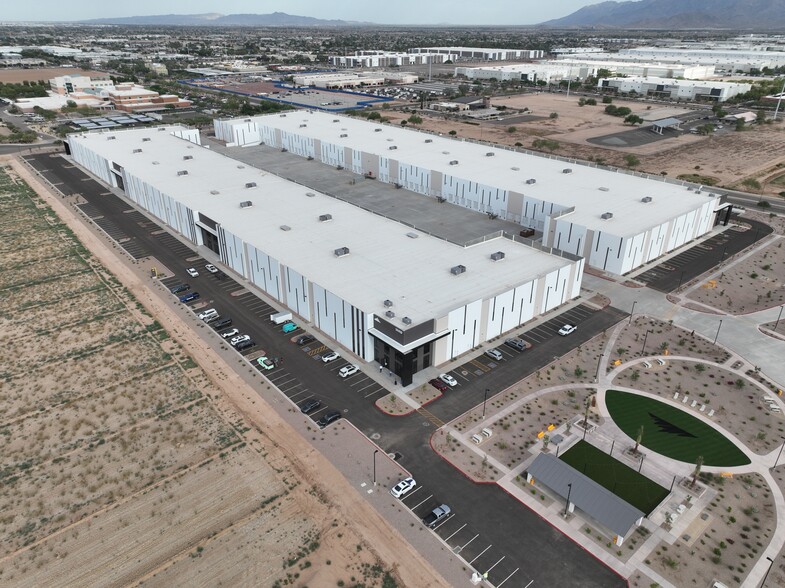 NEC of Celebrate Life Way & Bullard Ave, Goodyear, AZ à louer - Photo de l’immeuble – Image 3 sur 7
