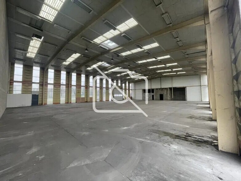 Industriel/Logistique dans Étampes à louer - Photo de l’immeuble – Image 1 sur 3