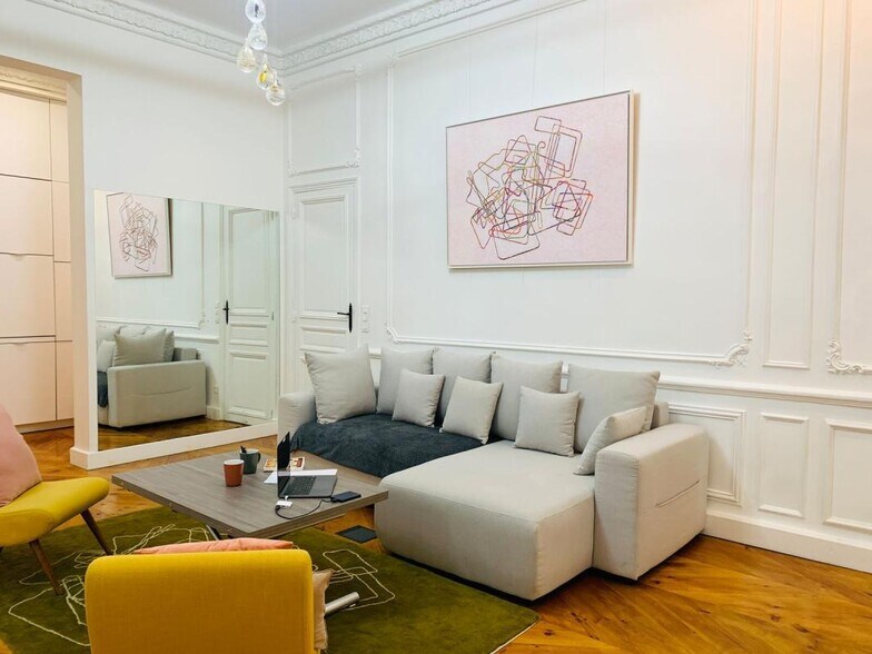 15 Rue De Marignan, Paris à louer - Photo intérieure – Image 1 sur 5