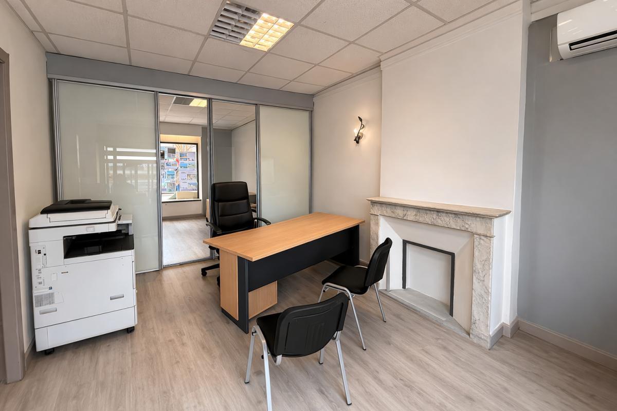 Local commercial dans La Londe-les-Maures à louer Photo intérieure– Image 1 sur 5