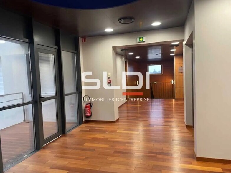 Bureau dans Rillieux-la-Pape à louer - Photo de l’immeuble – Image 2 sur 19