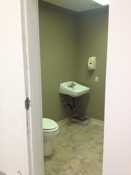 1160 Industrial Ave, Petaluma, CA à louer - Photo de l’immeuble – Image 3 sur 8