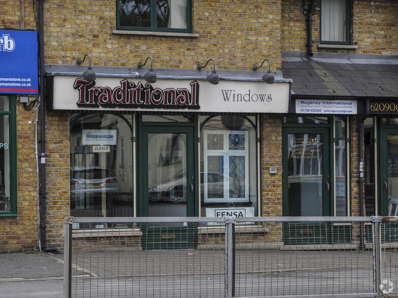 321 Hornchurch Rd, Hornchurch à louer - Photo de l’immeuble – Image 3 sur 11