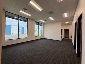 2405 Innovation Loop, Youngsville, NC à louer Photo intérieure– Image 2 sur 7