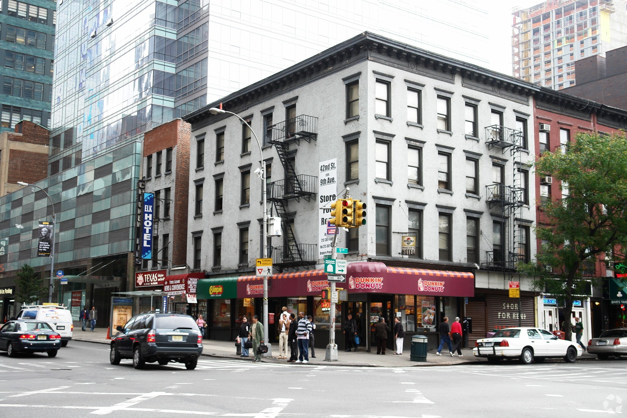 360-362 W 42nd St, New York, NY à louer Photo principale– Image 1 sur 17