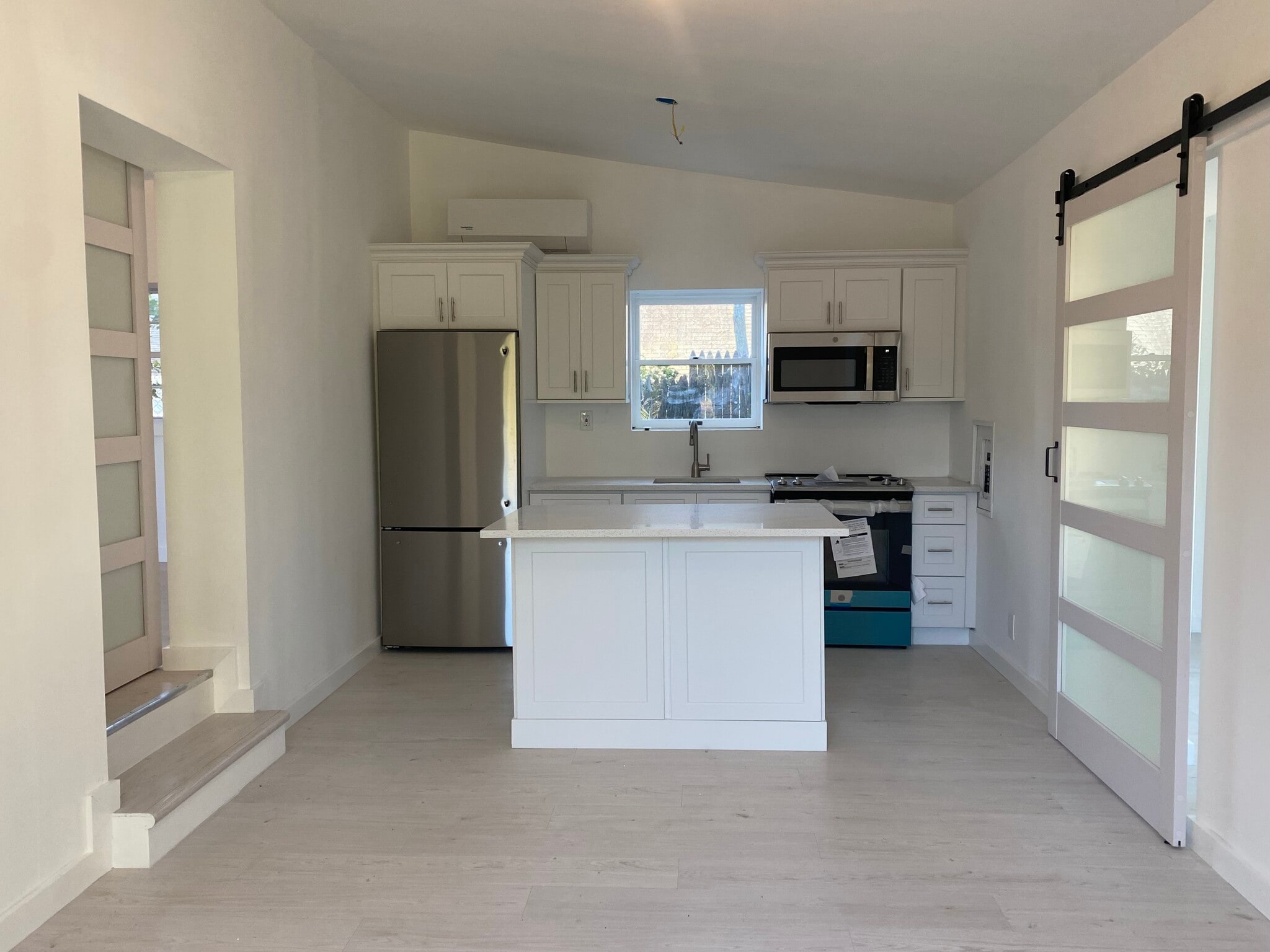 257 County Road 39a, Southampton, NY à louer Photo intérieure– Image 1 sur 6