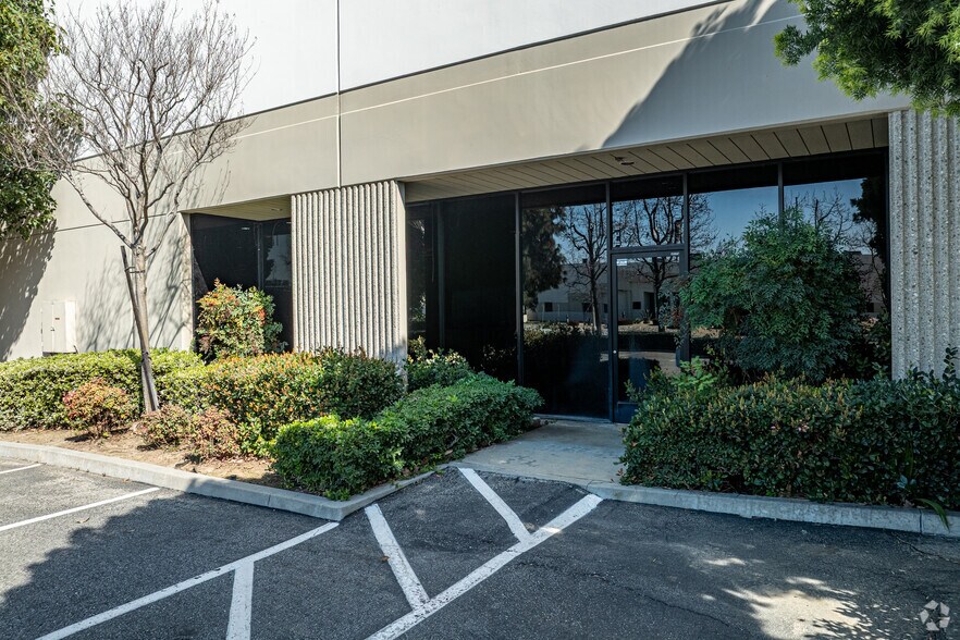 9838 Geary Ave, Santa Fe Springs, CA à louer - Photo de l’immeuble – Image 2 sur 6