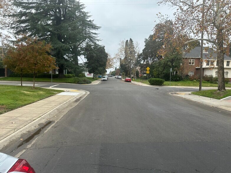 150 W Stadium Dr, Stockton, CA à vendre - Photo de l’immeuble – Image 3 sur 117