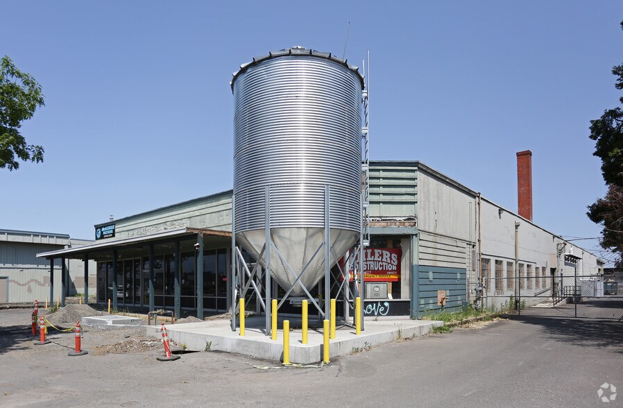 1875 W 6th Ave, Eugene, OR à vendre - Photo principale – Image 2 sur 11