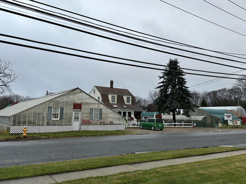 482 Sylvan Ave, Bayport, NY à vendre - Photo de l’immeuble – Image 2 sur 21