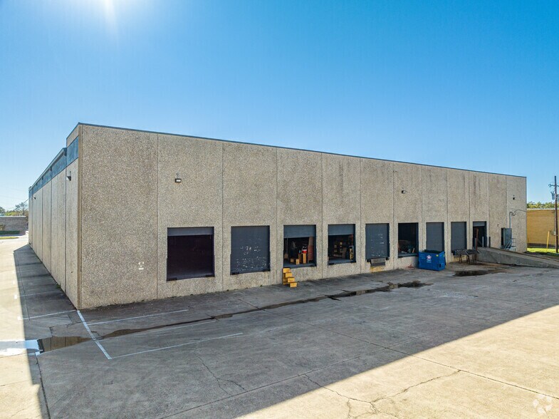 3505 Garden Brook Dr, Farmers Branch, TX à louer - Photo de l’immeuble – Image 3 sur 14