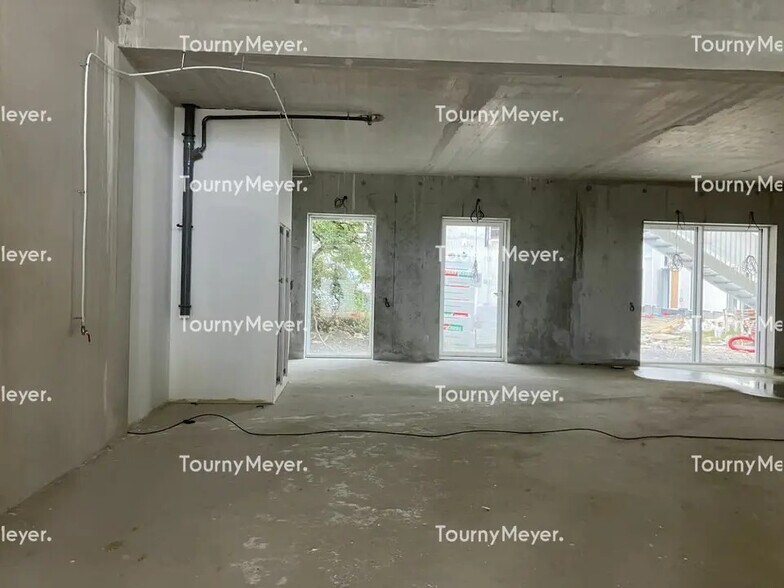 Local d’activités dans Bruges à louer - Photo de l’immeuble – Image 2 sur 7