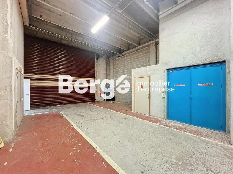 Industriel/Logistique dans Vallauris à louer - Photo de l’immeuble – Image 1 sur 19