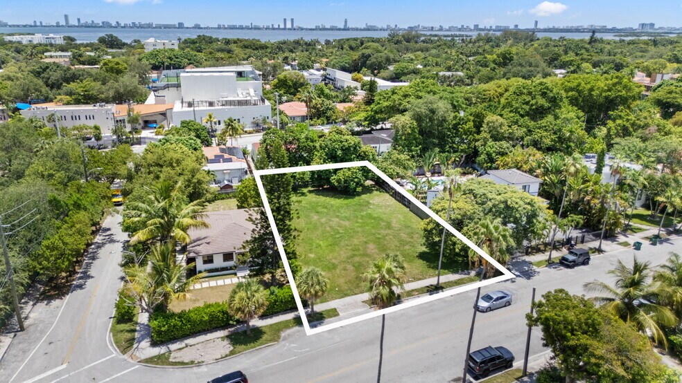 5969 NE 4th Ct, Miami, FL à vendre - Photo de l’immeuble – Image 1 sur 13