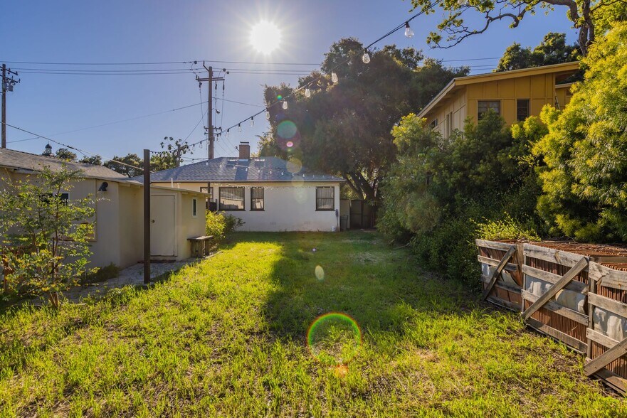 302 N Montgomery St, Ojai, CA à vendre - Photo de l’immeuble – Image 2 sur 17