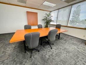 1425 W Foothill Blvd, Upland, CA à louer Photo intérieure– Image 2 sur 9