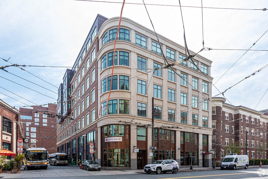 114 Mount Auburn St, Cambridge, MA à louer - Photo de l’immeuble – Image 2 sur 4