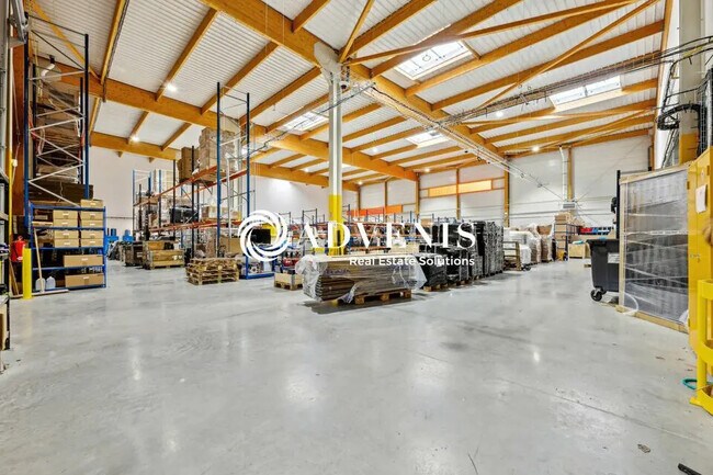 Plus de détails pour Local d'activités à louer