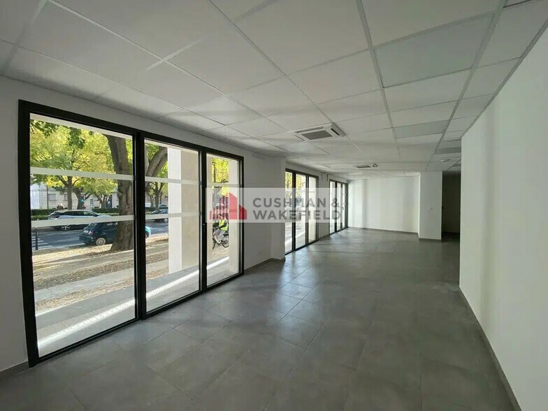 Local commercial dans Nîmes à louer - Photo de l’immeuble – Image 3 sur 3