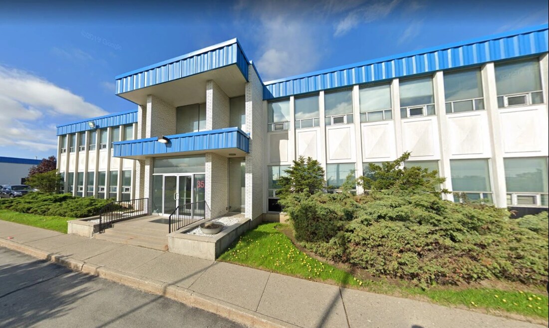 35 Worcester Rd, Toronto, ON à louer Photo de l’immeuble– Image 1 sur 3