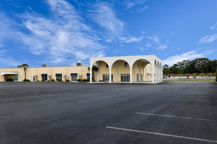 5935 Rivers Ave, North Charleston, SC à louer - Photo principale – Image 1 sur 22