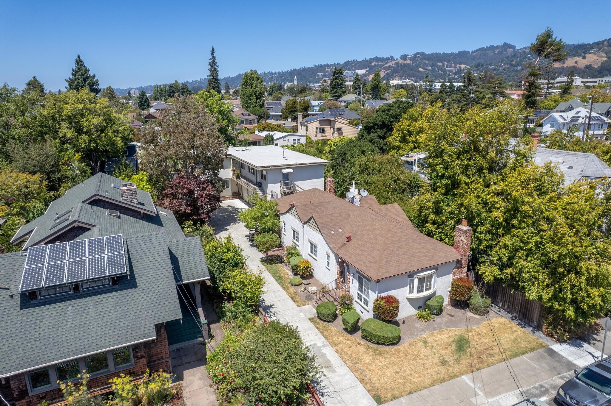 574 66th St, Oakland, CA à vendre Photo principale– Image 1 sur 16