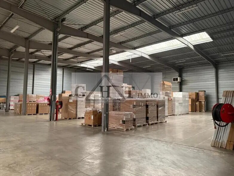 Industriel/Logistique dans Santeny à vendre - Photo intérieure – Image 3 sur 3