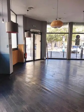 Local d’activités dans Perpignan à louer - Photo de l’immeuble – Image 2 sur 4