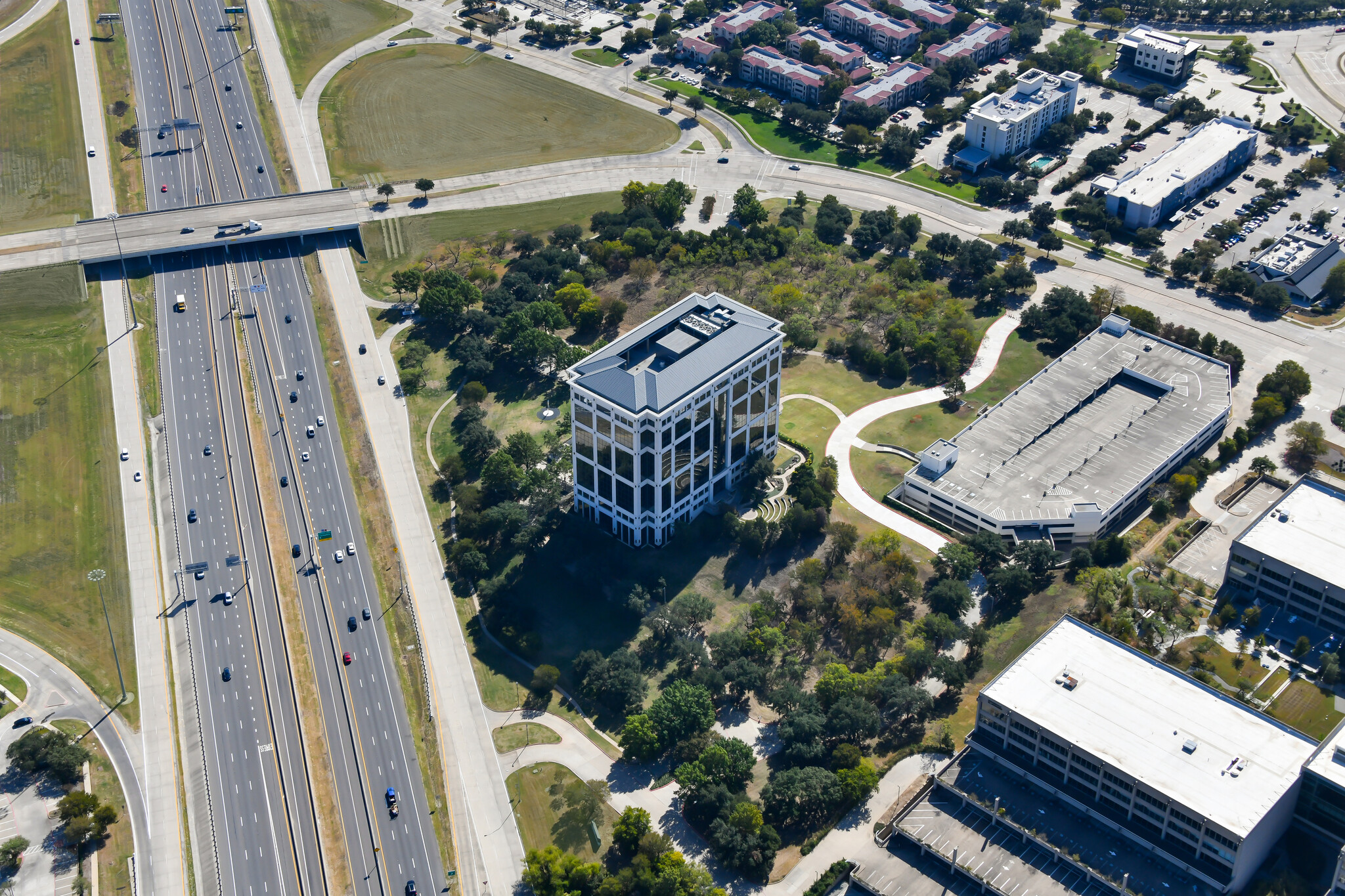 750 W John Carpenter Fwy, Irving, TX à louer Photo de l’immeuble– Image 1 sur 6